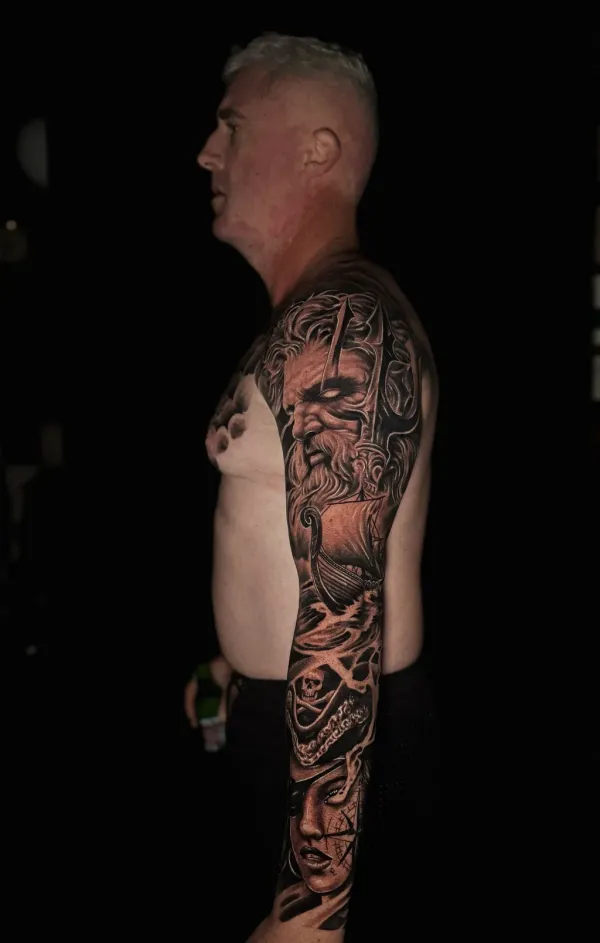 Realism sleeve